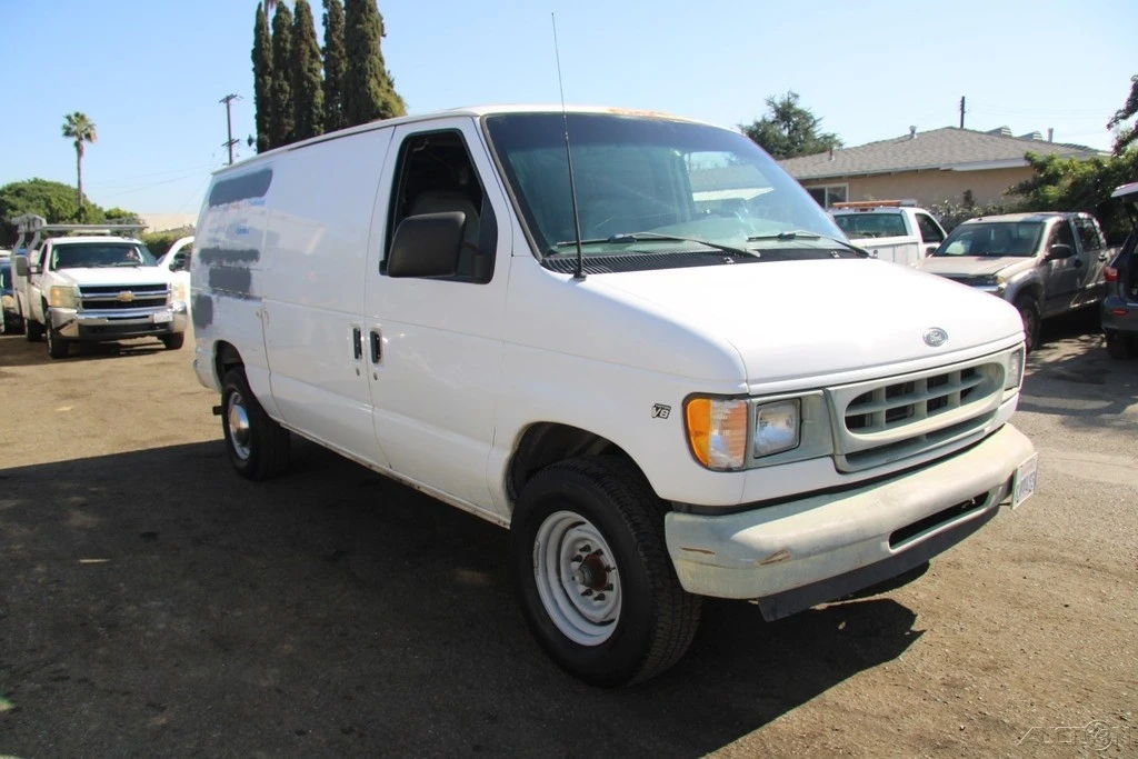 2002 Ford Econoline Van - Image 8 of 21