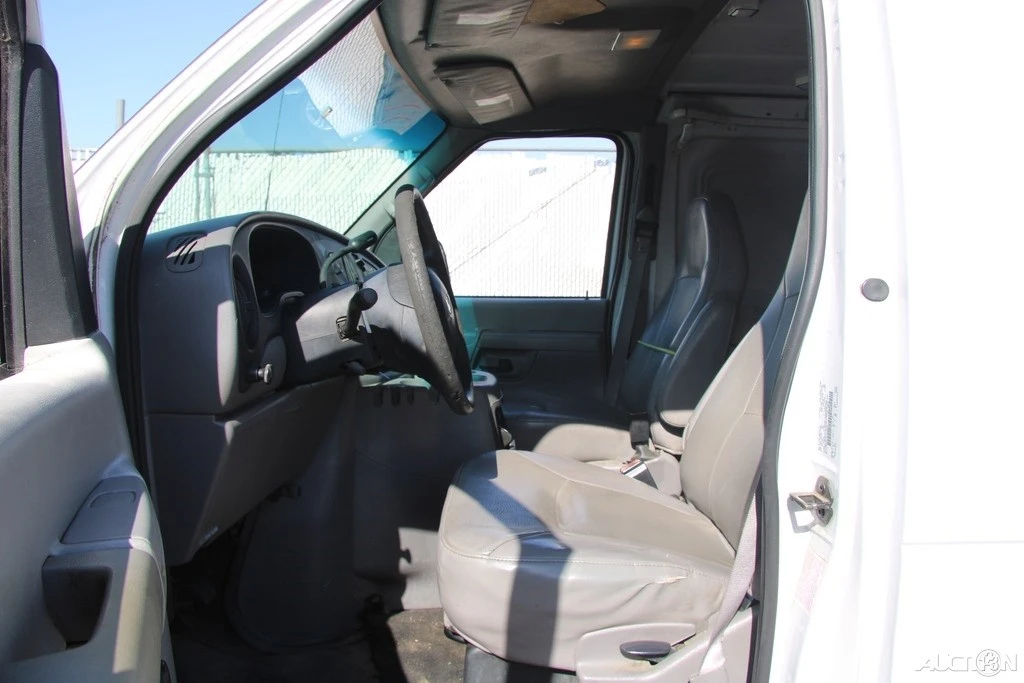 2002 Ford Econoline Van - Image 12 of 21