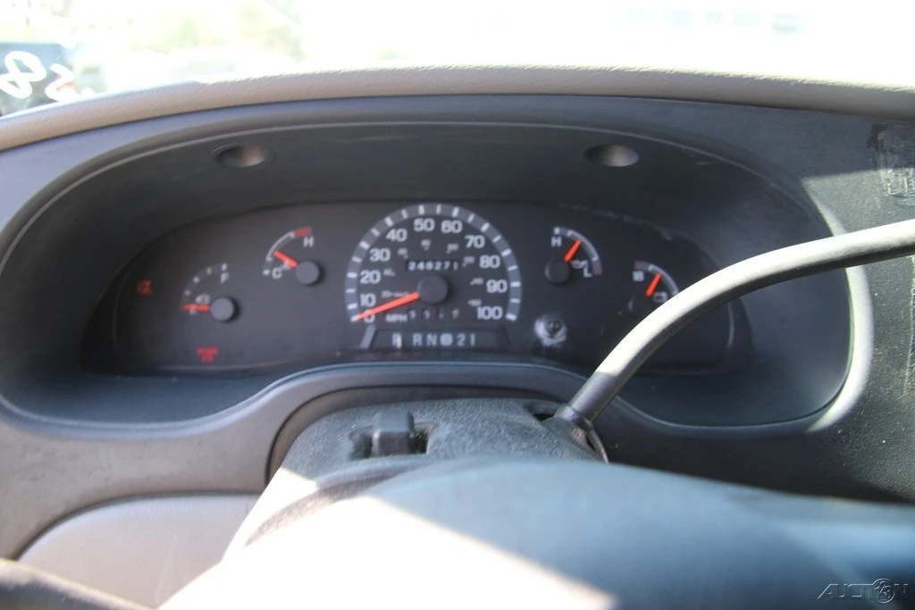 2002 Ford Econoline Van - Image 14 of 21