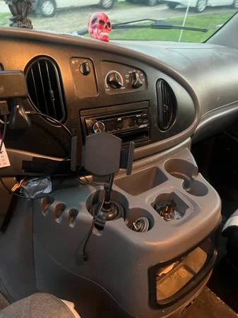 2002 Ford Econoline Van - Image 19 of 21