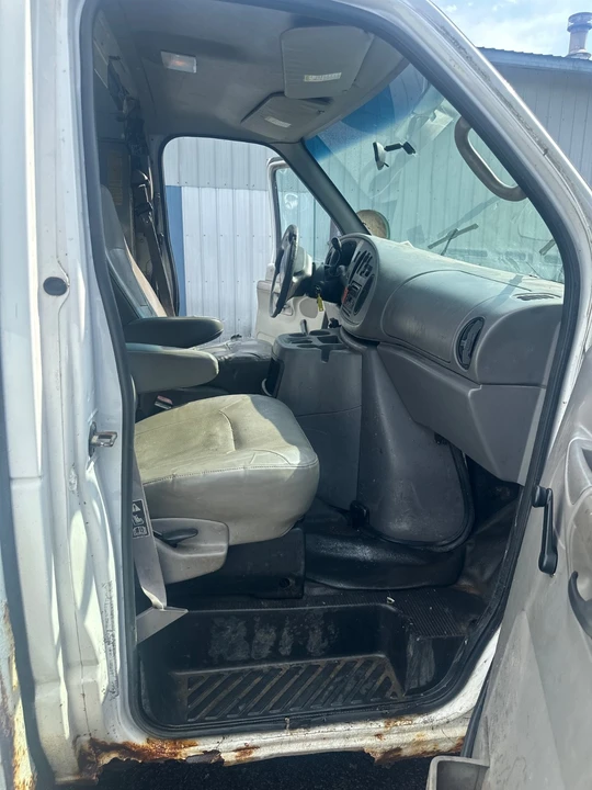 2002 Ford Econoline Van - Image 3 of 8