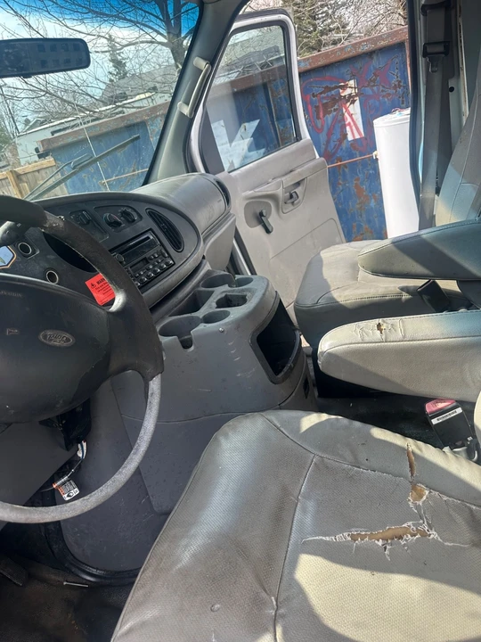 2002 Ford Econoline Van - Image 2 of 8