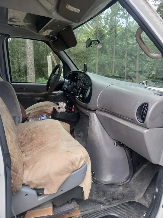 2002 Ford Econoline Van - Image 10 of 20