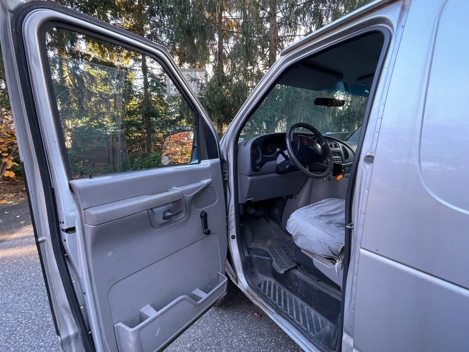 2002 Ford Econoline Van - Image 13 of 21