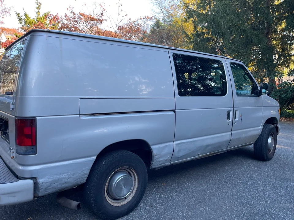 2002 Ford Econoline Van - Image 4 of 21