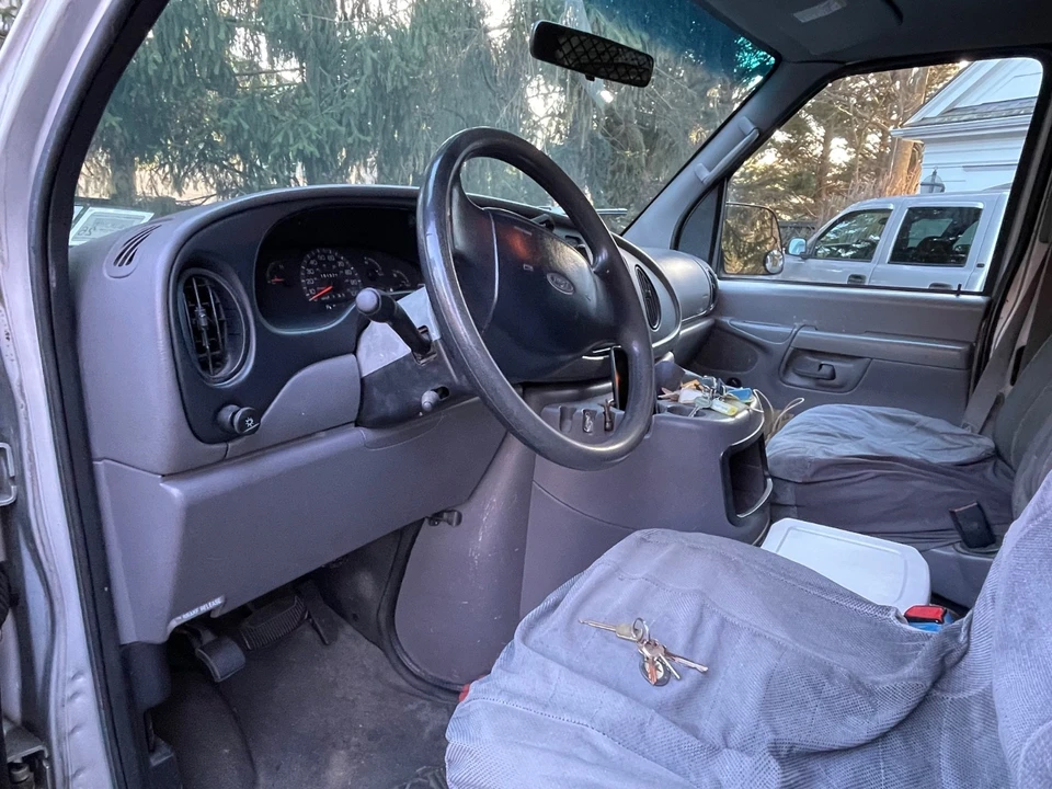 2002 Ford Econoline Van - Image 15 of 21