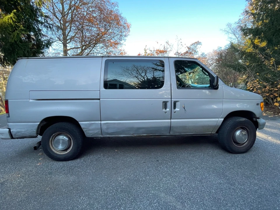 2002 Ford Econoline Van - Image 6 of 21