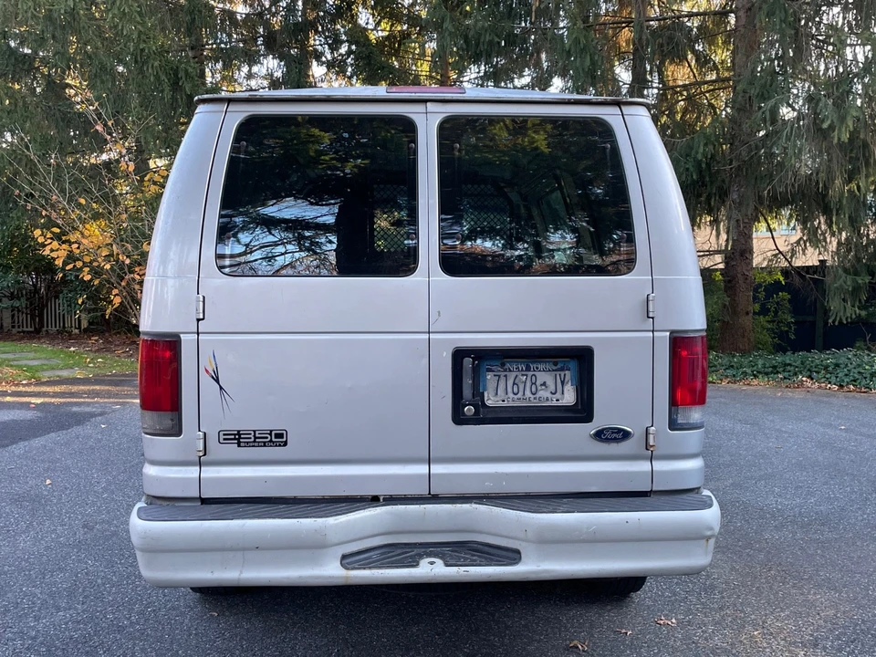 2002 Ford Econoline Van - Image 3 of 21