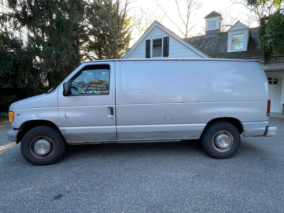 2002 Ford Econoline Van - Image 2 of 21