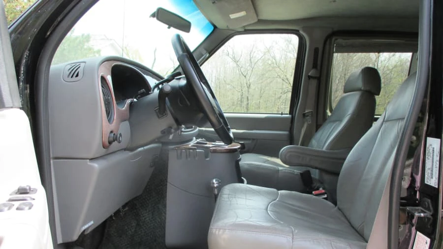 2002 Ford Econoline Van - Image 4 of 23