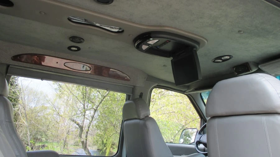 2002 Ford Econoline Van - Image 6 of 23