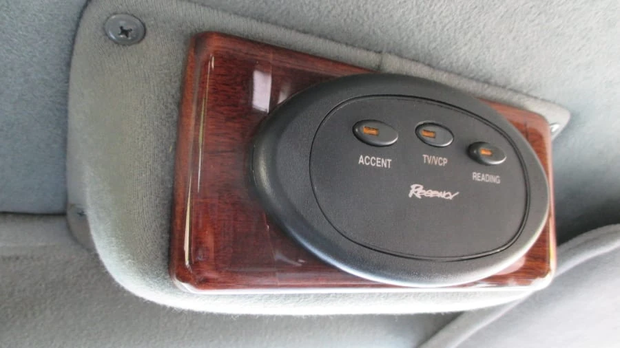 2002 Ford Econoline Van - Image 8 of 23