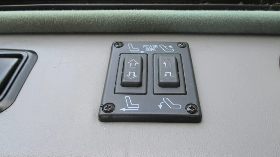 2002 Ford Econoline Van - Image 9 of 23