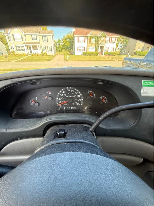 2002 Ford Econoline Van - Image 13 of 19