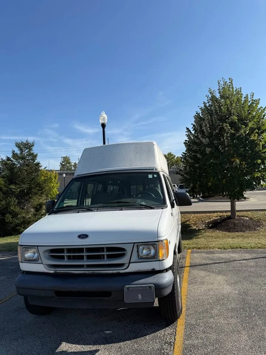 2002 Ford Econoline Van - Image 18 of 19