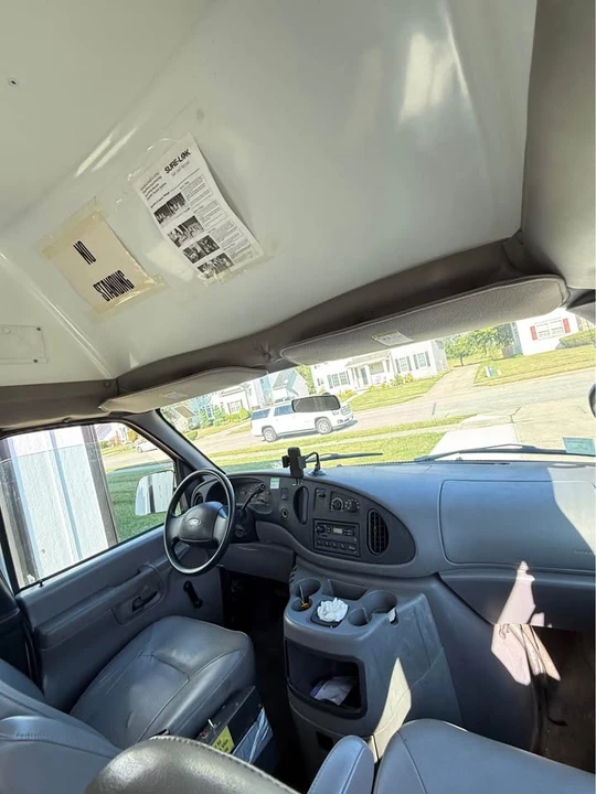 2002 Ford Econoline Van - Image 11 of 19