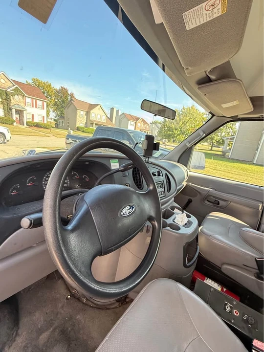 2002 Ford Econoline Van - Image 12 of 19