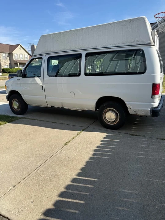 2002 Ford Econoline Van - Image 3 of 19
