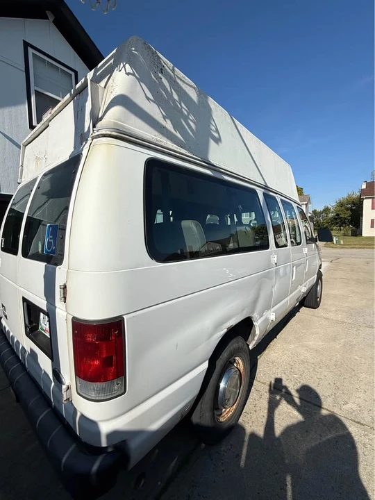 2002 Ford Econoline Van - Image 6 of 19