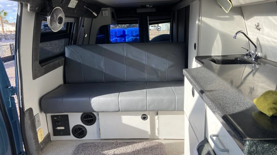 2002 Ford Econoline Van - Image 5 of 8
