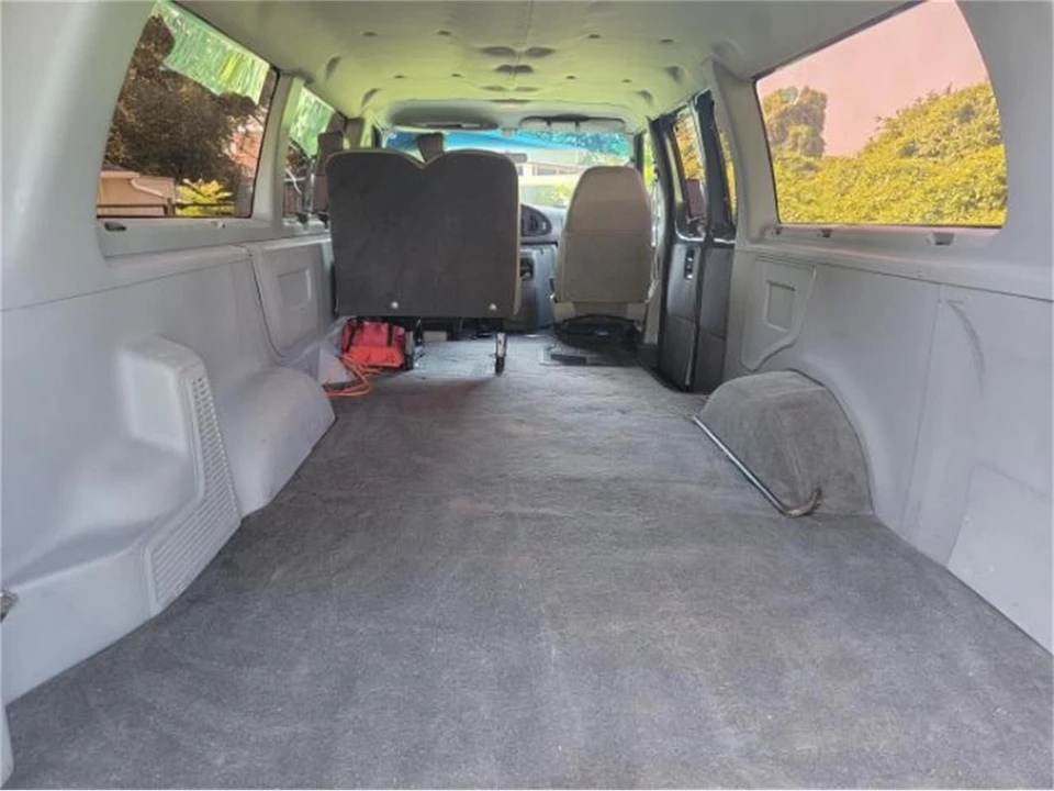 2002 Ford Econoline Van - Image 14 of 24