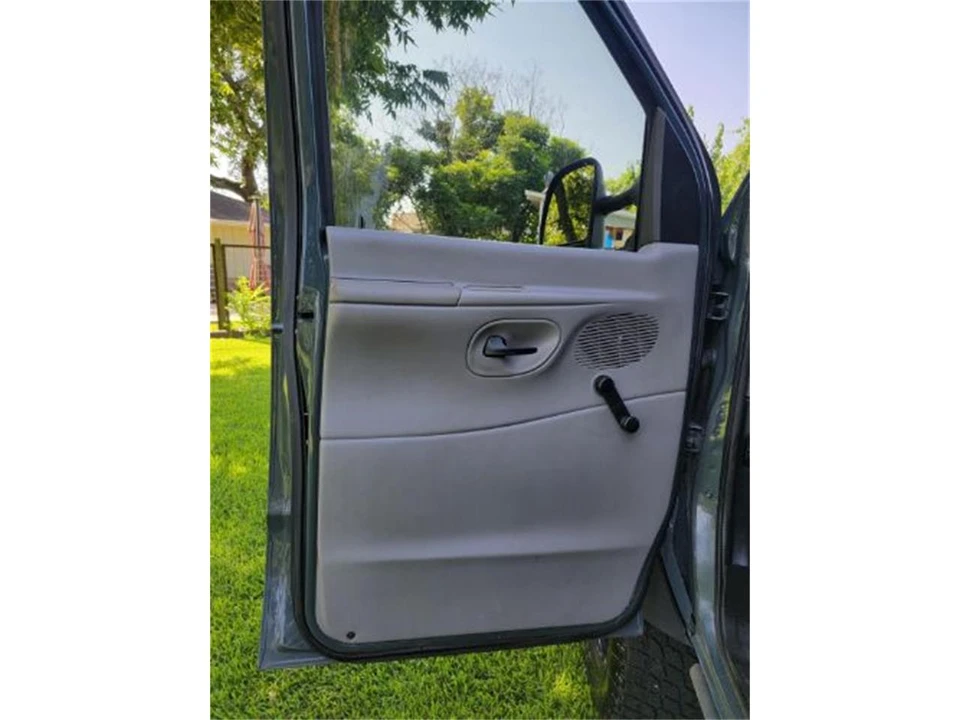 2002 Ford Econoline Van - Image 17 of 24
