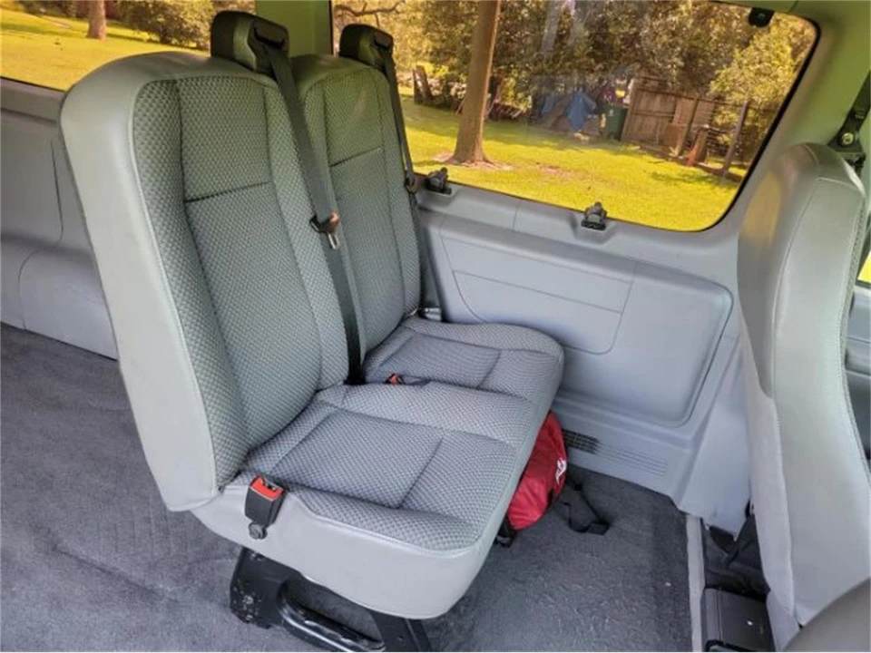 2002 Ford Econoline Van - Image 13 of 24