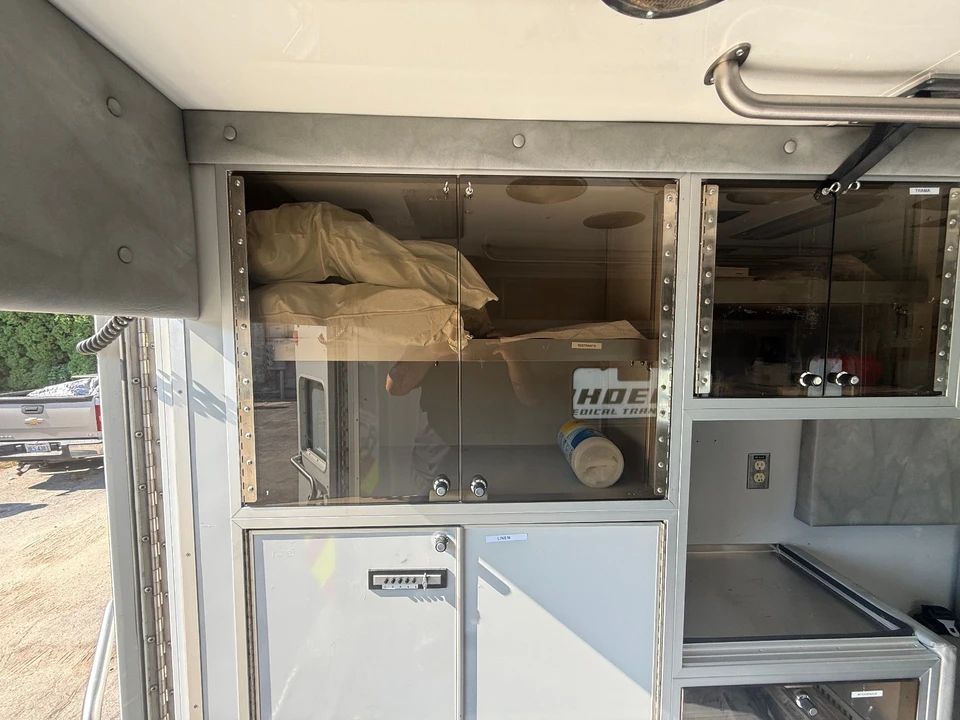 2002 Ford Econoline Van - Image 9 of 17