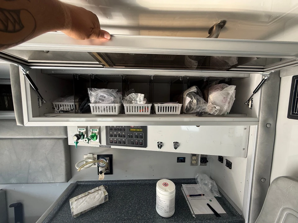 2002 Ford Econoline Van - Image 12 of 17