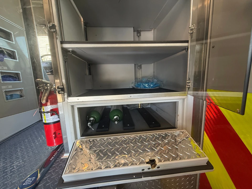 2002 Ford Econoline Van - Image 17 of 17