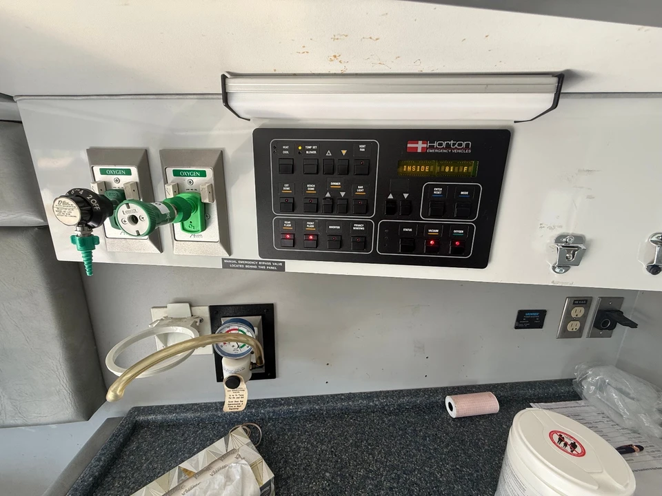 2002 Ford Econoline Van - Image 13 of 17