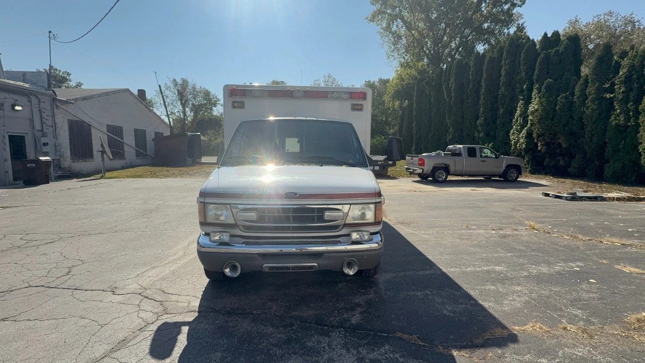 2002 Ford Econoline Van - Image 3 of 17