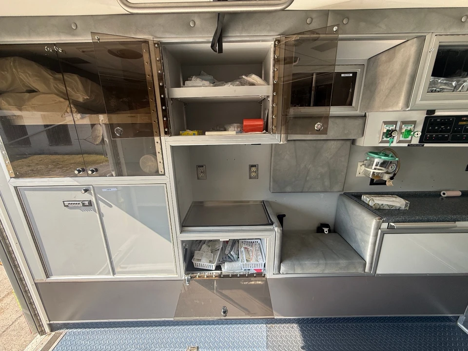 2002 Ford Econoline Van - Image 11 of 17