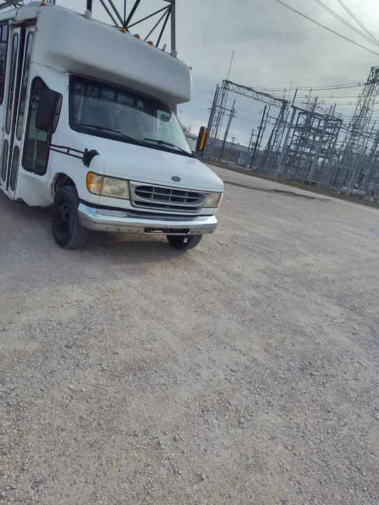 2002 Ford Econoline Van - Image 3 of 13