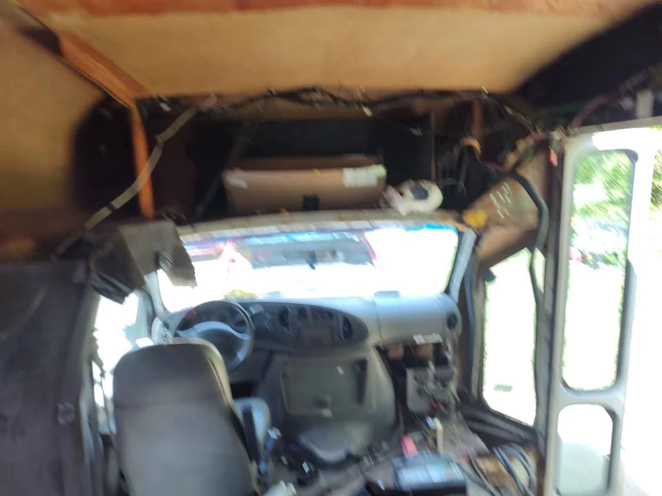 2002 Ford Econoline Van - Image 9 of 13