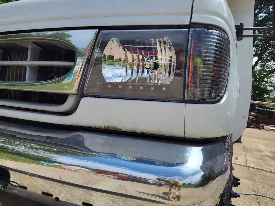 2002 Ford Econoline Van - Image 12 of 13