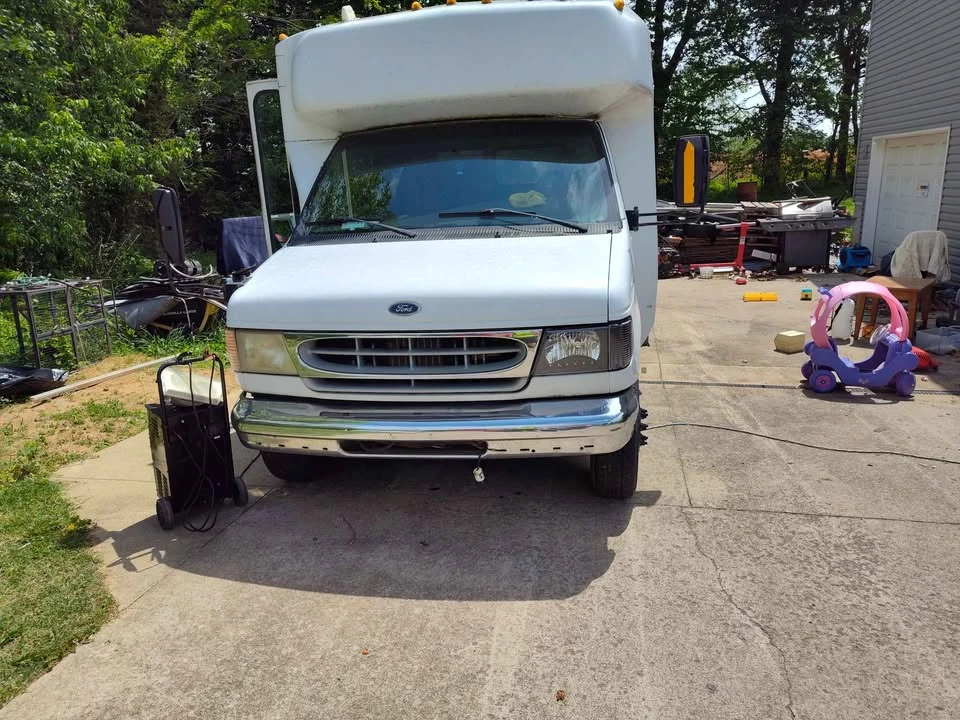 2002 Ford Econoline Van - Image 11 of 13