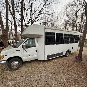 2002 Ford E450 Super Duty Cutaway