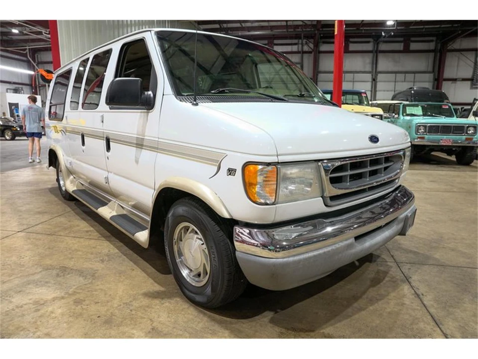 2002 Ford Econoline Van - Image 12 of 31