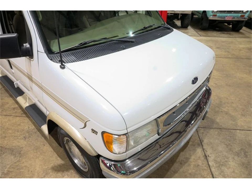 2002 Ford Econoline Van - Image 18 of 31