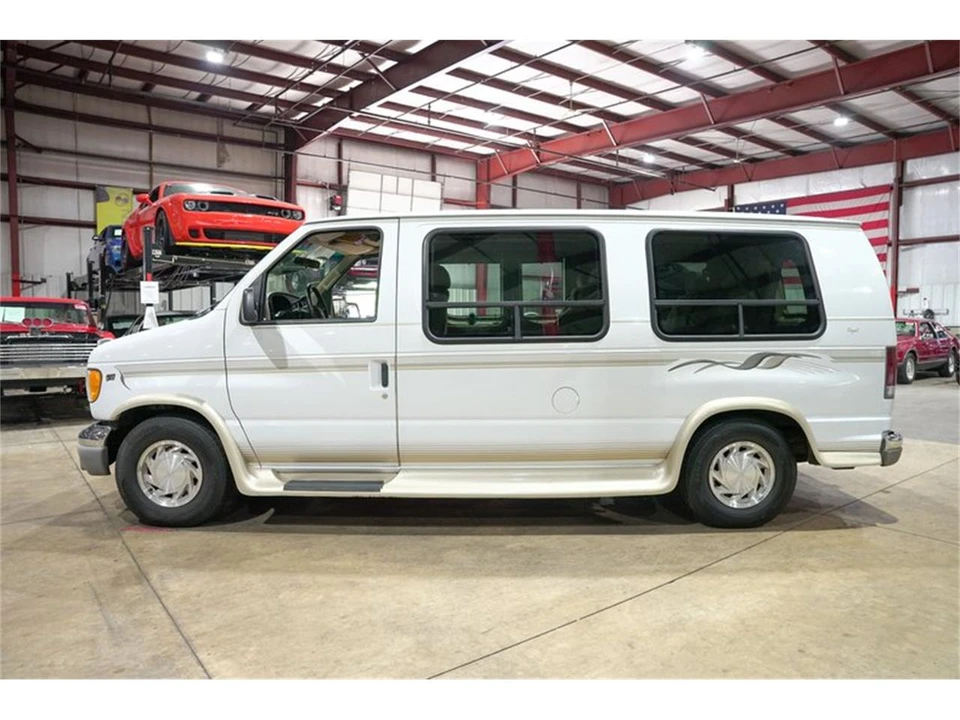 2002 Ford Econoline Van - Image 4 of 31