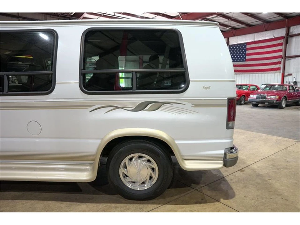 2002 Ford Econoline Van - Image 5 of 31