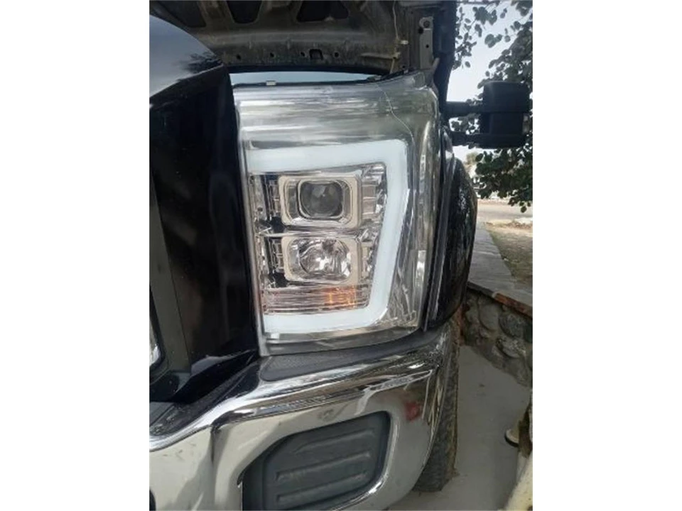 2002 Ford Excursion - Image 11 of 12