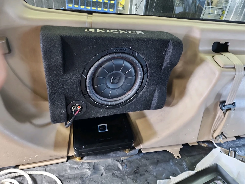 2002 Ford Excursion - Image 13 of 21