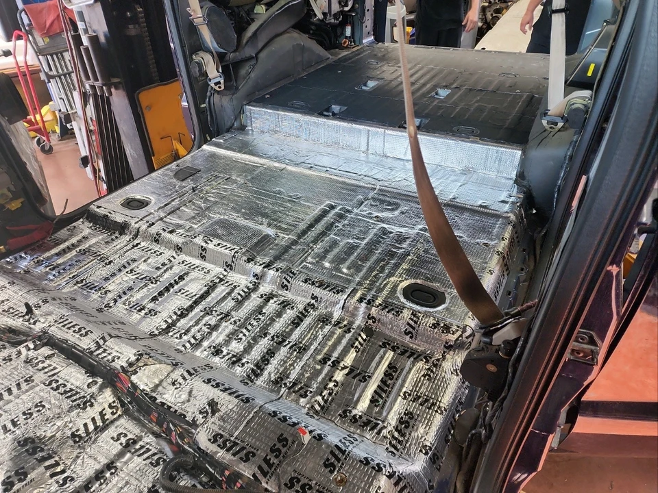 2002 Ford Excursion - Image 17 of 21