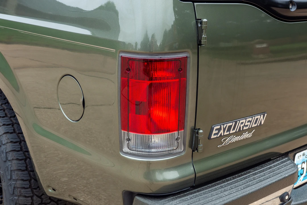 2002 Ford Excursion - Image 18 of 31