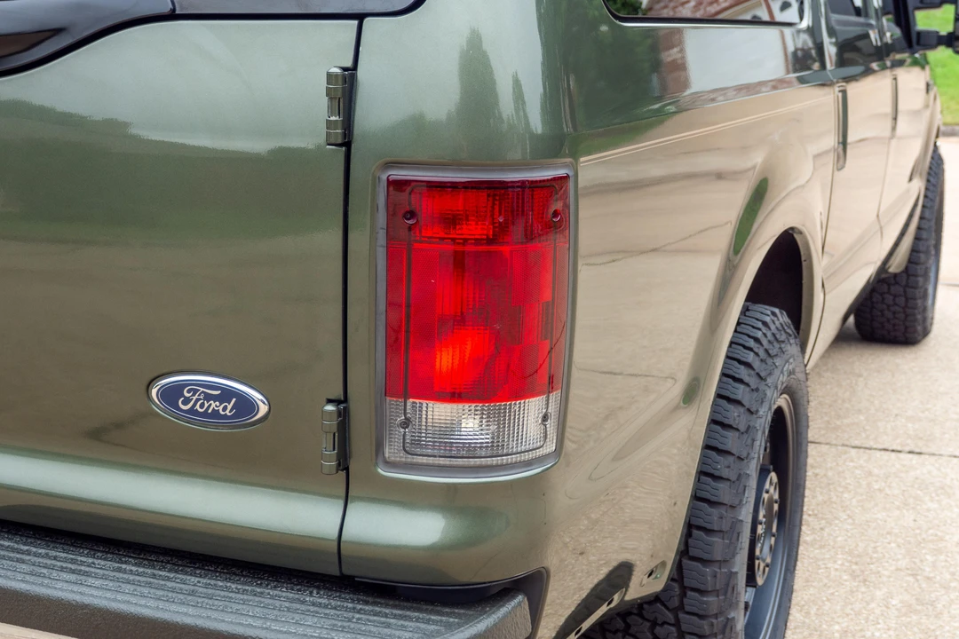 2002 Ford Excursion - Image 19 of 31