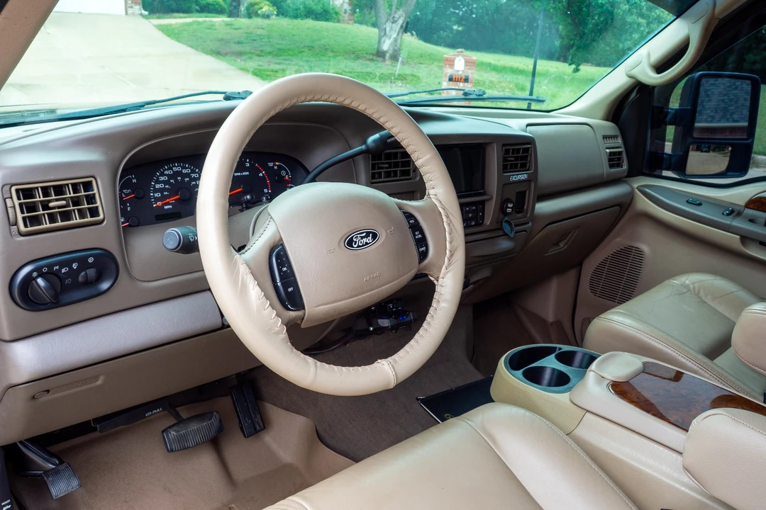 2002 Ford Excursion - Image 27 of 31