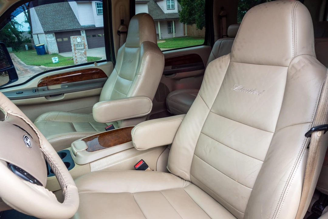 2002 Ford Excursion - Image 28 of 31