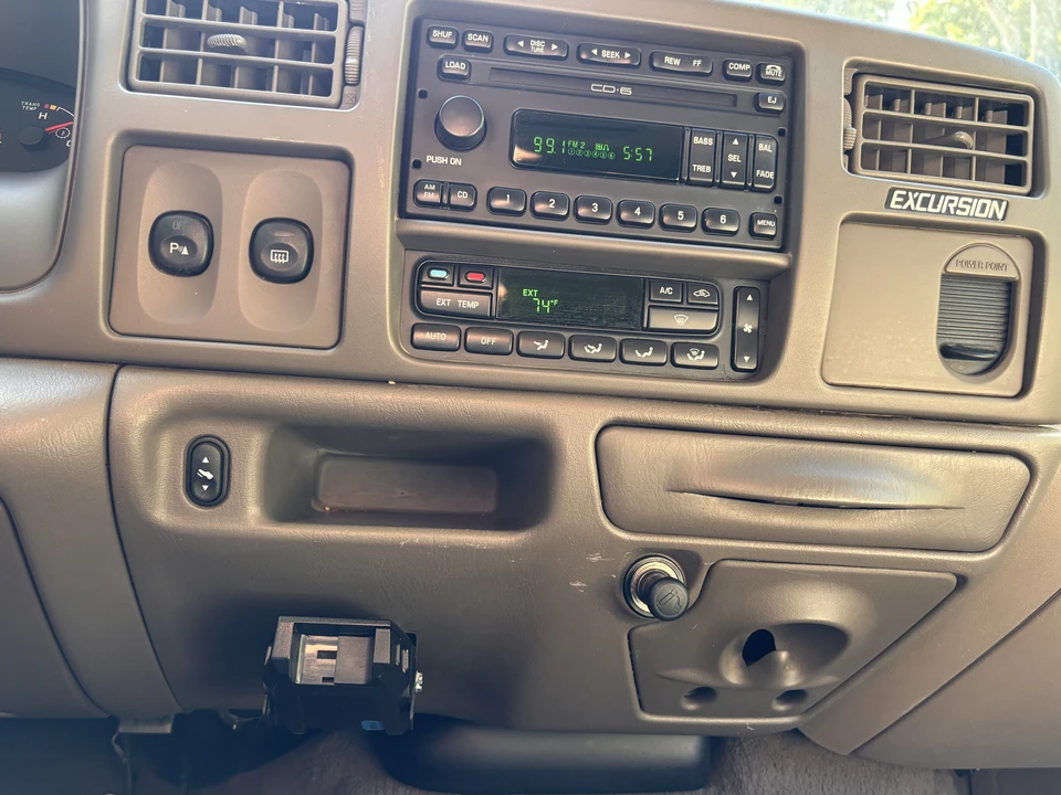 2002 Ford Excursion - Image 9 of 21